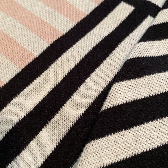 Long Sleeved Patterned Sweater - Picture 2 of 4